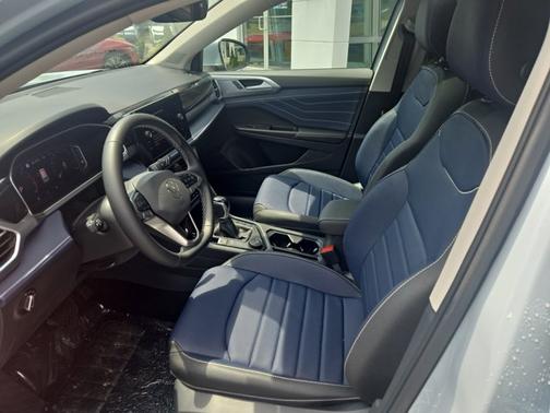 2025 Volkswagen Taos SEL