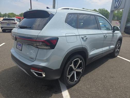 2025 Volkswagen Taos SEL