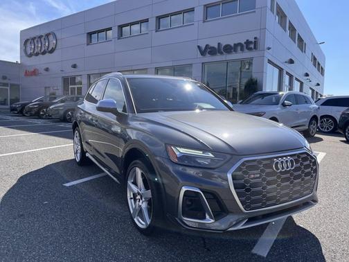 2022 Audi SQ5 Premium