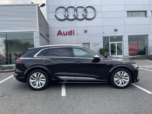 2022 Audi e-tron S Premium Plus