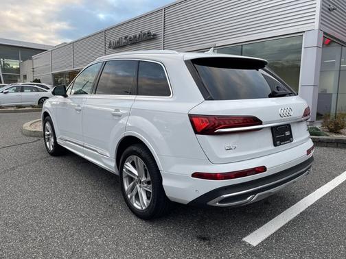 2022 Audi Q7 Premium Plus