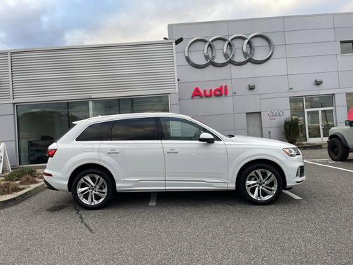 2022 Audi Q7 Premium Plus