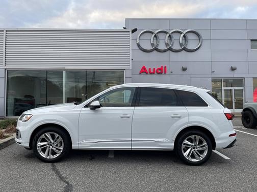 2022 Audi Q7 Premium Plus
