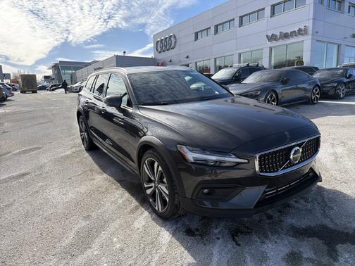 2025 Volvo V60 Cross Country Plus