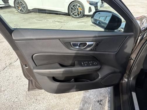 2025 Volvo V60 Cross Country Plus