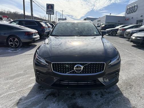 2025 Volvo V60 Cross Country Plus