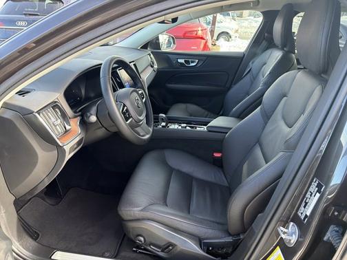 2025 Volvo V60 Cross Country Plus