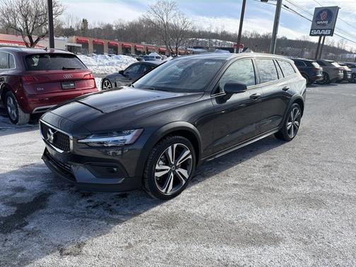 2025 Volvo V60 Cross Country Plus