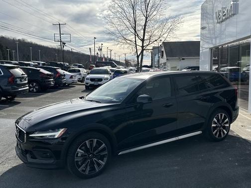 2025 Volvo V60 Cross Country Ultra