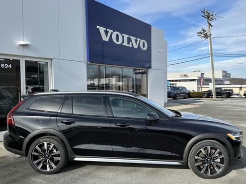 2025 Volvo V60 Cross Country Ultra