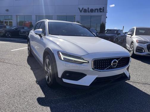 2024 Volvo V60 Cross Country Plus