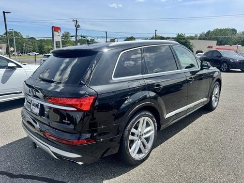 2025 Audi Q7 Premium Plus