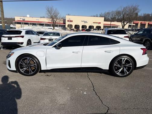 2024 Audi e-tron GT Premium Plus