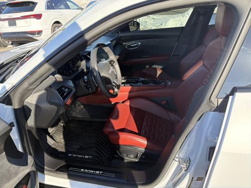 2024 Audi e-tron GT Premium Plus