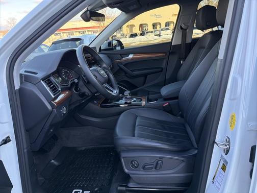2023 Audi Q5 S line Premium