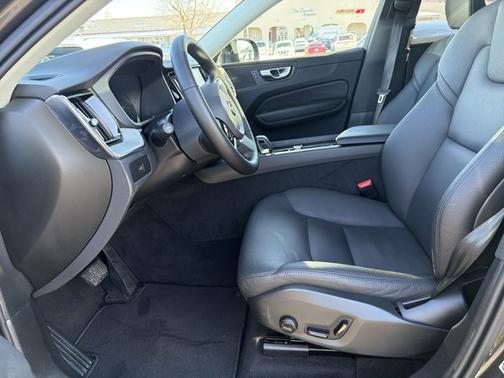 2025 Volvo XC60 Plus