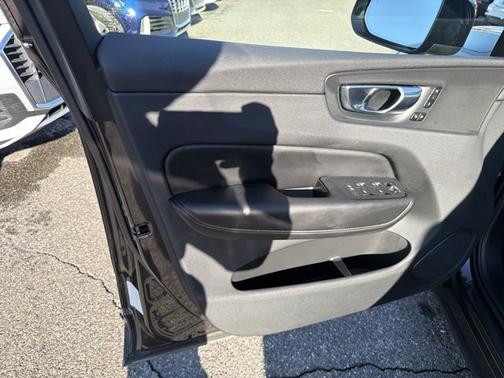 2025 Volvo XC60 Plus