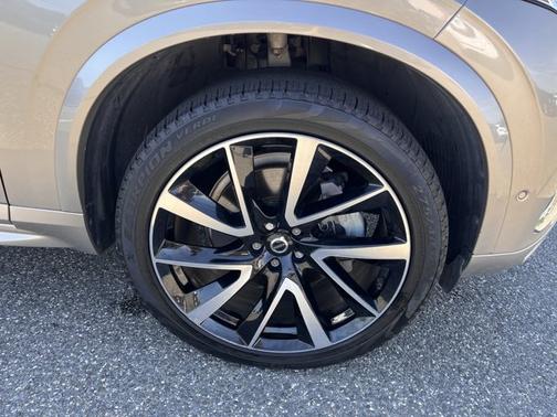 2024 Volvo XC90 Plus Bright Theme