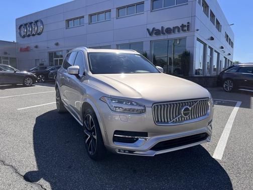 2024 Volvo XC90 Plus Bright Theme