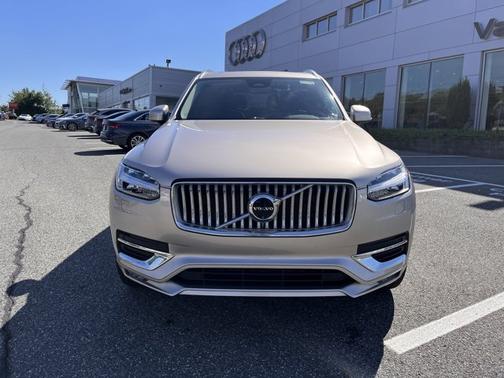 2024 Volvo XC90 Plus Bright Theme