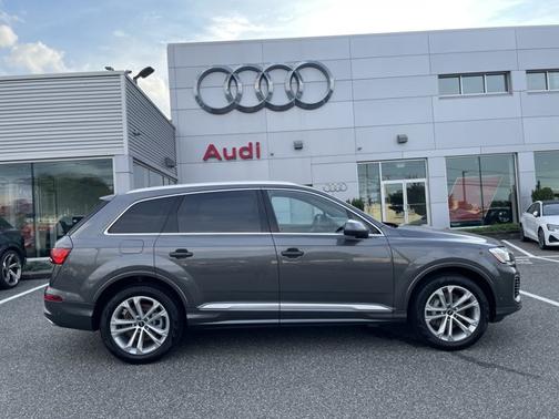 2025 Audi Q7 Premium