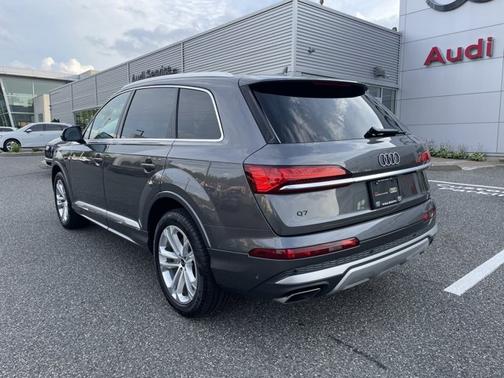 2025 Audi Q7 Premium