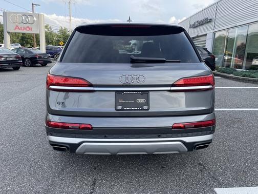 2025 Audi Q7 Premium