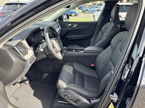 2025 Volvo XC60 Plus
