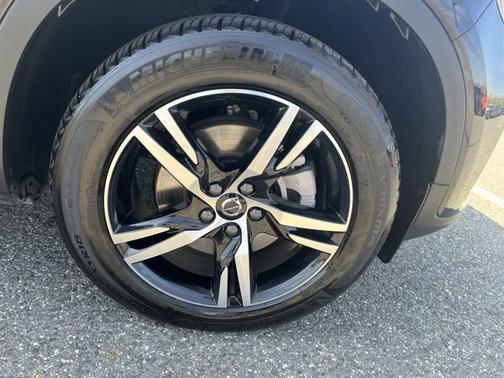 2025 Volvo XC40 Core Bright Theme