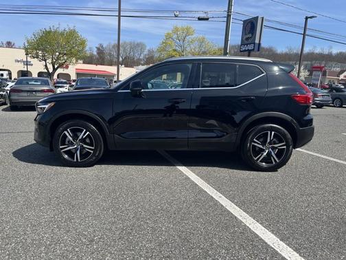 2025 Volvo XC40 Core Bright Theme