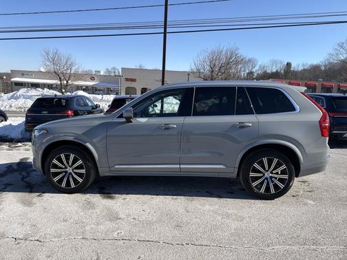 2025 Volvo XC90 Core