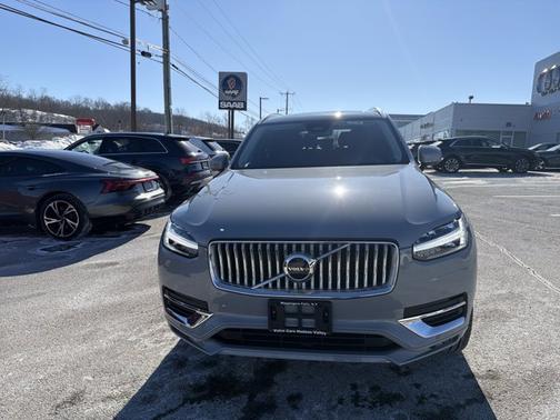 2025 Volvo XC90 Core