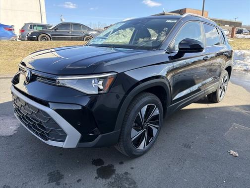 Deep Black Pearl 2026 Volkswagen Taos SE