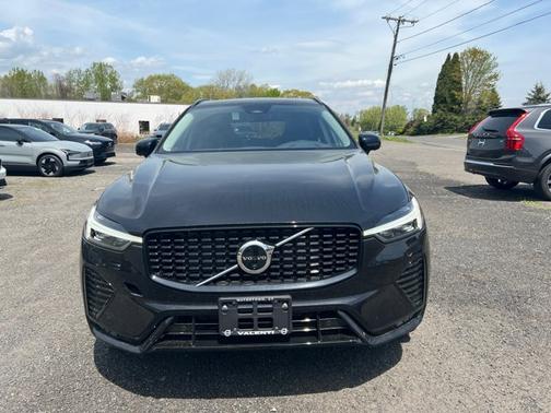 2025 Volvo XC60 Plus