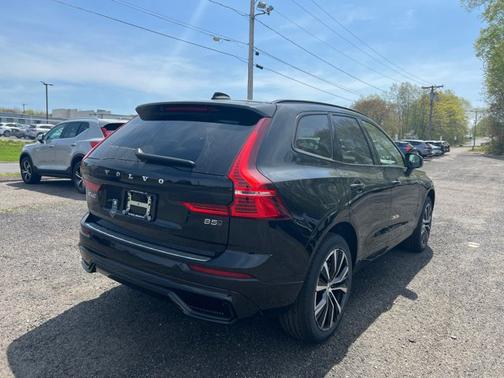 2025 Volvo XC60 Plus