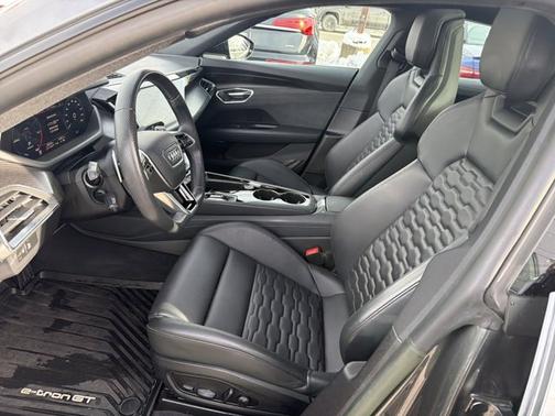 2023 Audi e-tron GT Premium Plus