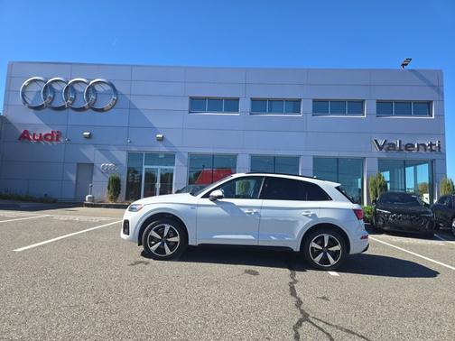 2022 Audi Q5 S line Prestige