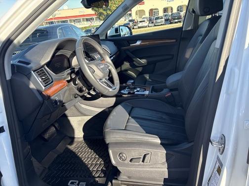 2023 Audi Q5 S line Premium Plus