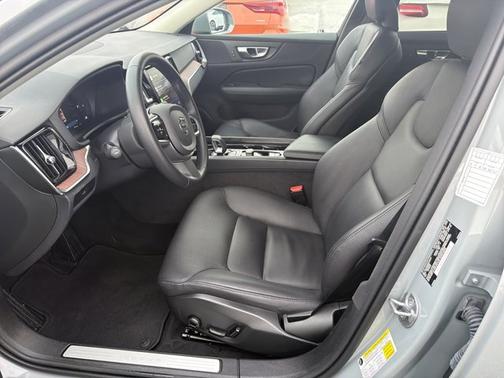 2025 Volvo V60 Cross Country Plus