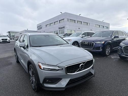 2025 Volvo V60 Cross Country Plus