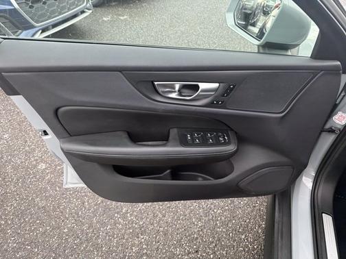 2025 Volvo V60 Cross Country Plus