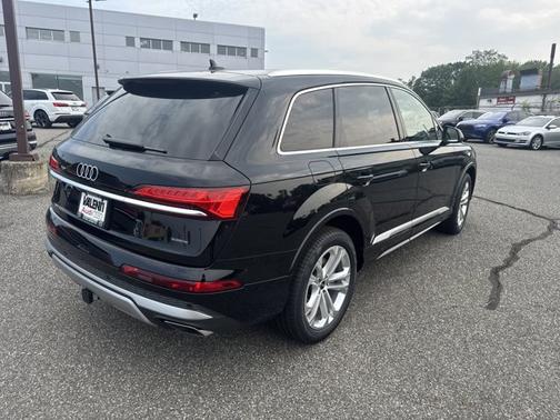 2025 Audi Q7 Premium