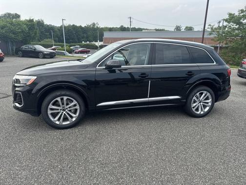 2025 Audi Q7 Premium