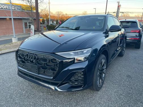 2025 Audi Q8 Premium Plus