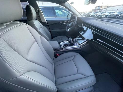 2025 Audi Q8 Premium Plus