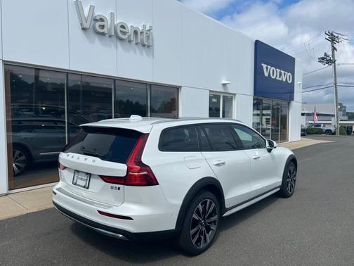 2026 Volvo V60 Cross Country Ultra
