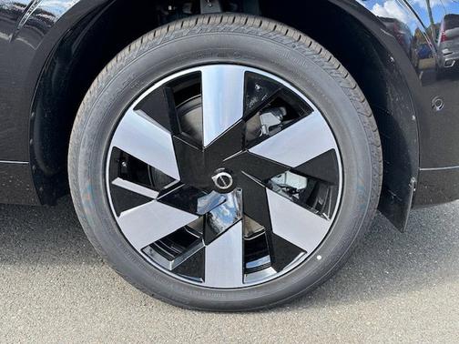 2025 Volvo XC60 Plug-In Hybrid Plus