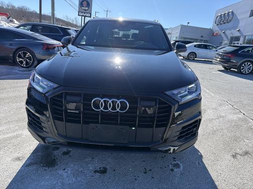 2022 Audi Q7 Premium Plus