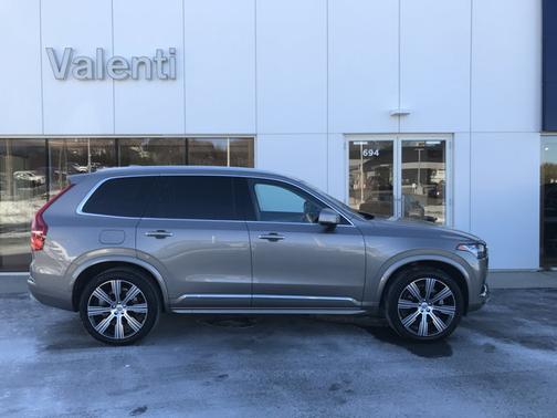 Photo 3 of 32 of 2021 Volvo XC90 Inscription