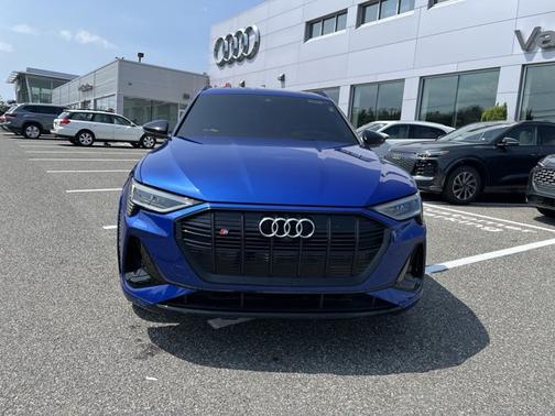 2023 Audi e-tron S Prestige